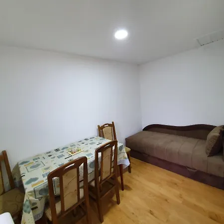 4 Apartment *