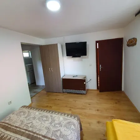 Apartment 4 *